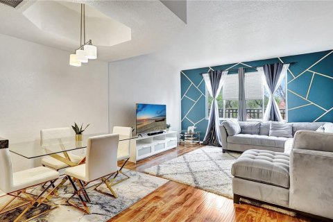 Adosado en alquiler en Sunrise, Florida, 3 dormitorios, 130.9 m2 № 2387921 - foto 1