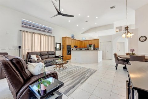 Casa en venta en Coral Springs, Florida, 4 dormitorios, 282.24 m2 № 1742071 - foto 28