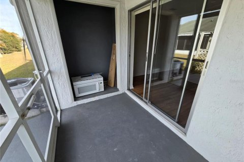 Villa ou maison à louer à New Port Richey, Floride: 2 chambres, 82.5 m2 № 2383915 - photo 24