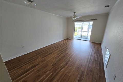 Villa ou maison à louer à New Port Richey, Floride: 2 chambres, 82.5 m2 № 2383915 - photo 4