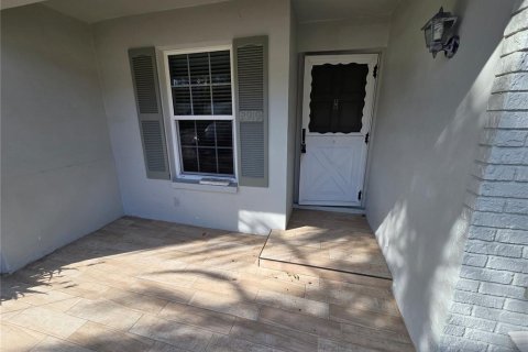 Villa ou maison à louer à New Port Richey, Floride: 2 chambres, 82.5 m2 № 2383915 - photo 2