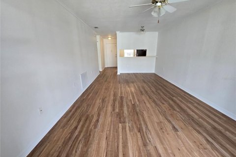 Villa ou maison à louer à New Port Richey, Floride: 2 chambres, 82.5 m2 № 2383915 - photo 6