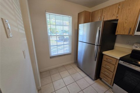 Villa ou maison à louer à New Port Richey, Floride: 2 chambres, 82.5 m2 № 2383915 - photo 8