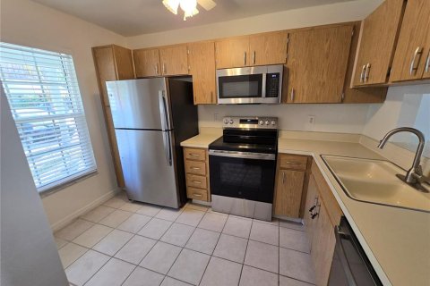 Villa ou maison à louer à New Port Richey, Floride: 2 chambres, 82.5 m2 № 2383915 - photo 7