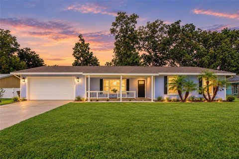 Casa en Ocala, Florida 3 dormitorios, 173.91 m2 № 2372907