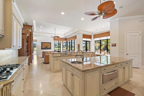 House in West Palm Beach, Florida 5 bedrooms, 487.83 sq.m. № 2248574 - photo 24