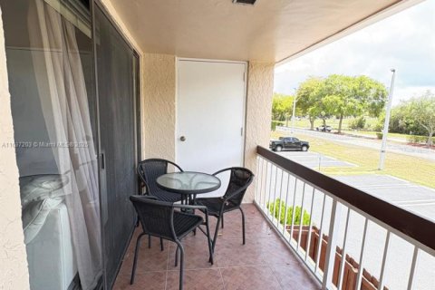 Купить кондоминиум в Майами, Флорида 3 спальни, 116.13м2, № 1309424 - фото 2