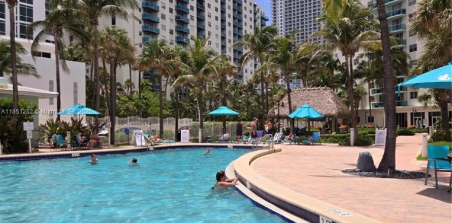 Condo in Hollywood, Florida, 1 bedroom № 1854833