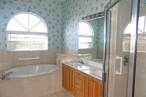 Villa ou maison à vendre à Sarasota, Floride: 2 chambres, 174.1 m2 № 2142567 - photo 9