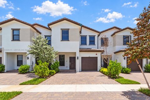 Casa en Pembroke Pines, Florida 3 dormitorios, 163.14 m2 № 2365770
