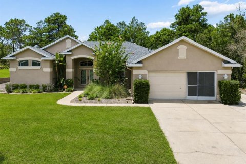 House in Weeki Wachee, Florida 3 bedrooms, 214.88 sq.m. № 2284863