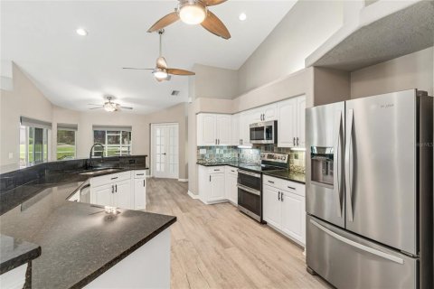 House in Weeki Wachee, Florida 3 bedrooms, 214.88 sq.m. № 2284863 - photo 8