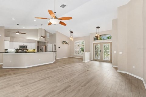 House in Weeki Wachee, Florida 3 bedrooms, 214.88 sq.m. № 2284863 - photo 12