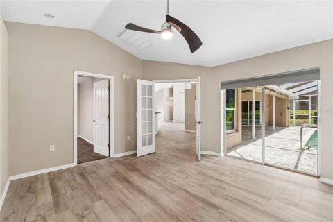 House in Weeki Wachee, Florida 3 bedrooms, 214.88 sq.m. № 2284863 - photo 22