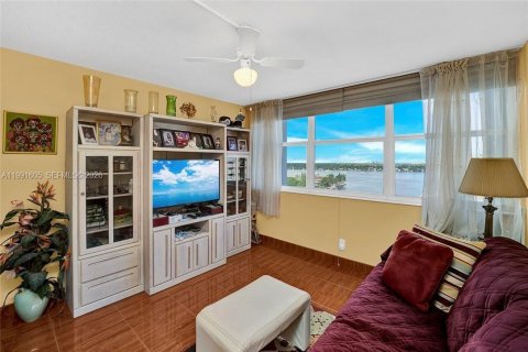 Condominio en venta en Hollywood, Florida, 2 dormitorios, 116.31 m2 № 2052367 - foto 18