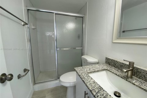Condo in Miami, Florida, 2 bedrooms  № 2067557 - photo 10