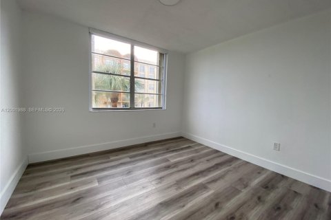 Condo in Miami, Florida, 2 bedrooms  № 2067557 - photo 14