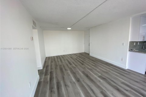 Condo in Miami, Florida, 2 bedrooms  № 2067557 - photo 6