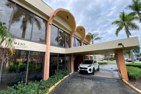 Condo in Miami, Florida, 2 bedrooms  № 2067557 - photo 24