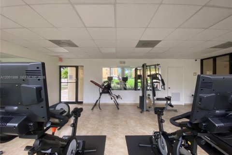 Condo in Miami, Florida, 2 bedrooms  № 2067557 - photo 18