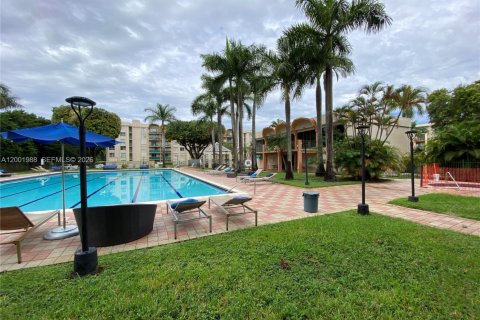 Condo in Miami, Florida, 2 bedrooms  № 2067557 - photo 17