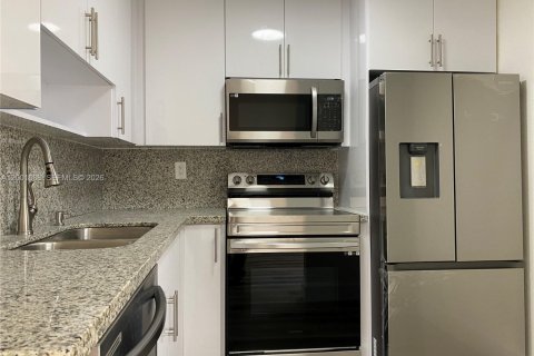 Condo in Miami, Florida, 2 bedrooms  № 2067557