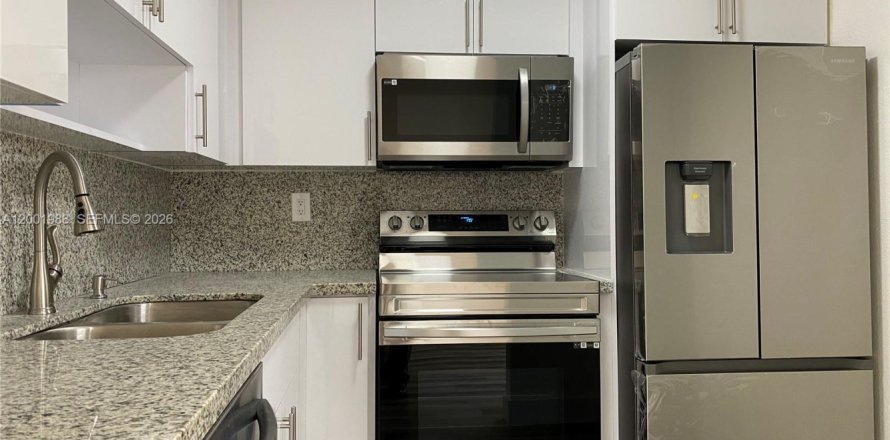 Condo in Miami, Florida, 2 bedrooms  № 2067557