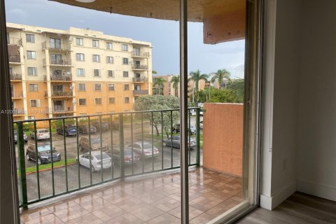 Condo in Miami, Florida, 2 bedrooms  № 2067557 - photo 5