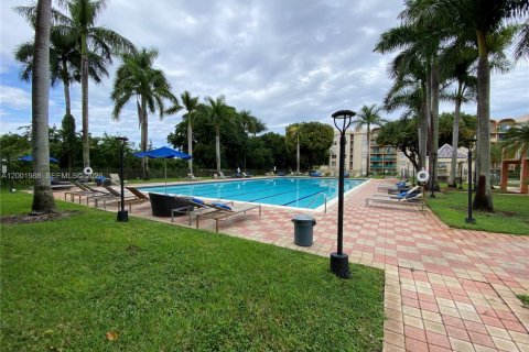 Condo in Miami, Florida, 2 bedrooms  № 2067557 - photo 21