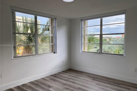 Condo in Miami, Florida, 2 bedrooms  № 2067557 - photo 7