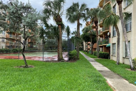 Condo in Miami, Florida, 2 bedrooms  № 2067557 - photo 27