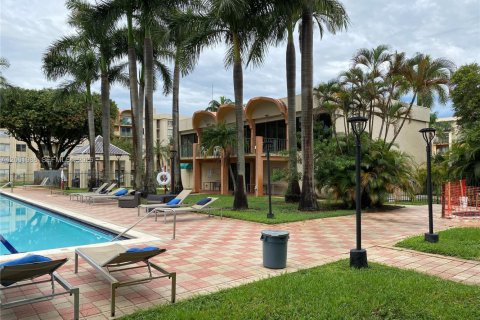Condo in Miami, Florida, 2 bedrooms  № 2067557 - photo 22