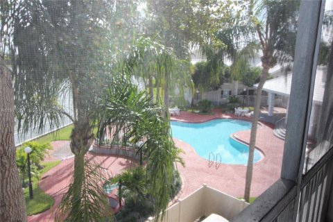 Condo in Oakland Park, Florida, 1 bedroom  № 2048036 - photo 11