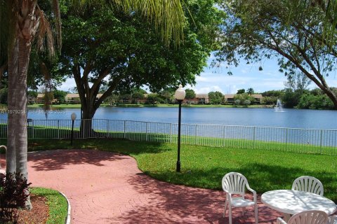 Condo in Oakland Park, Florida, 1 bedroom  № 2048036 - photo 25
