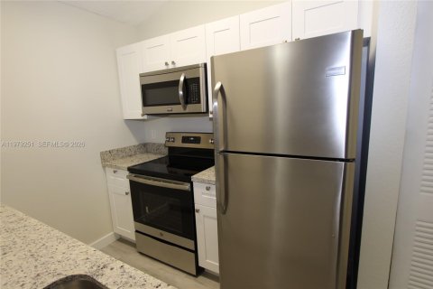 Condo in Oakland Park, Florida, 1 bedroom  № 2048036 - photo 6
