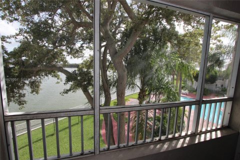 Condo in Oakland Park, Florida, 1 bedroom  № 2048036 - photo 10