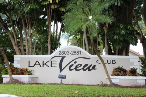 Condo in Oakland Park, Florida, 1 bedroom  № 2048036 - photo 16
