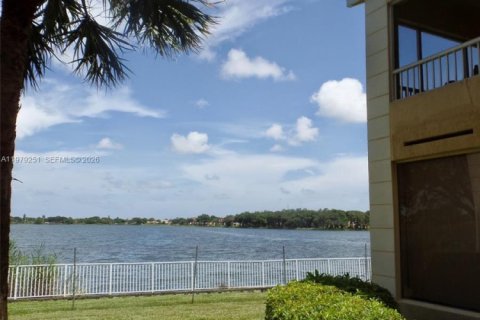 Condo in Oakland Park, Florida, 1 bedroom  № 2048036 - photo 21