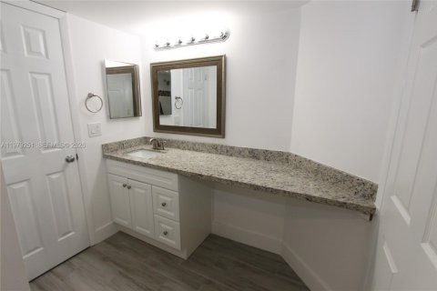 Condo in Oakland Park, Florida, 1 bedroom  № 2048036 - photo 14
