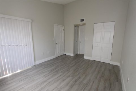 Condo in Oakland Park, Florida, 1 bedroom  № 2048036 - photo 12