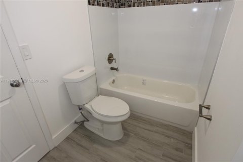 Condo in Oakland Park, Florida, 1 bedroom  № 2048036 - photo 15