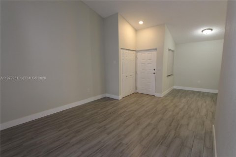 Condo in Oakland Park, Florida, 1 bedroom  № 2048036 - photo 2