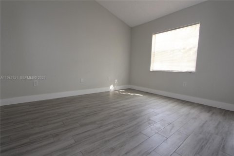 Condo in Oakland Park, Florida, 1 bedroom  № 2048036 - photo 13