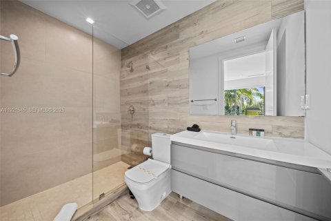 House in Miami Beach, Florida 5 bedrooms, 279.17 sq.m. № 1982855 - photo 21