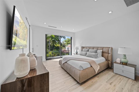 House in Miami Beach, Florida 5 bedrooms, 279.17 sq.m. № 1982855 - photo 24