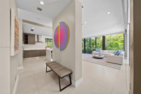 House in Miami Beach, Florida 5 bedrooms, 279.17 sq.m. № 1982855 - photo 30