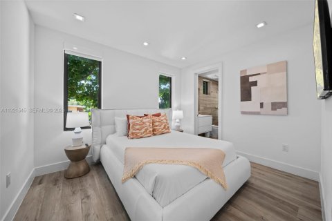 House in Miami Beach, Florida 5 bedrooms, 279.17 sq.m. № 1982855 - photo 22