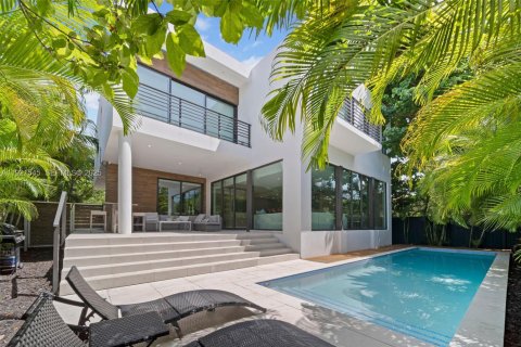 House in Miami Beach, Florida 5 bedrooms, 279.17 sq.m. № 1982855 - photo 2