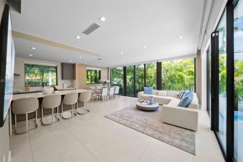 House in Miami Beach, Florida 5 bedrooms, 279.17 sq.m. № 1982855 - photo 5