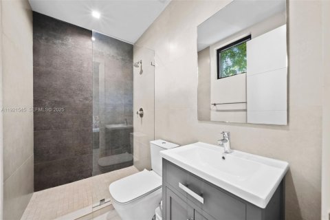 House in Miami Beach, Florida 5 bedrooms, 279.17 sq.m. № 1982855 - photo 28